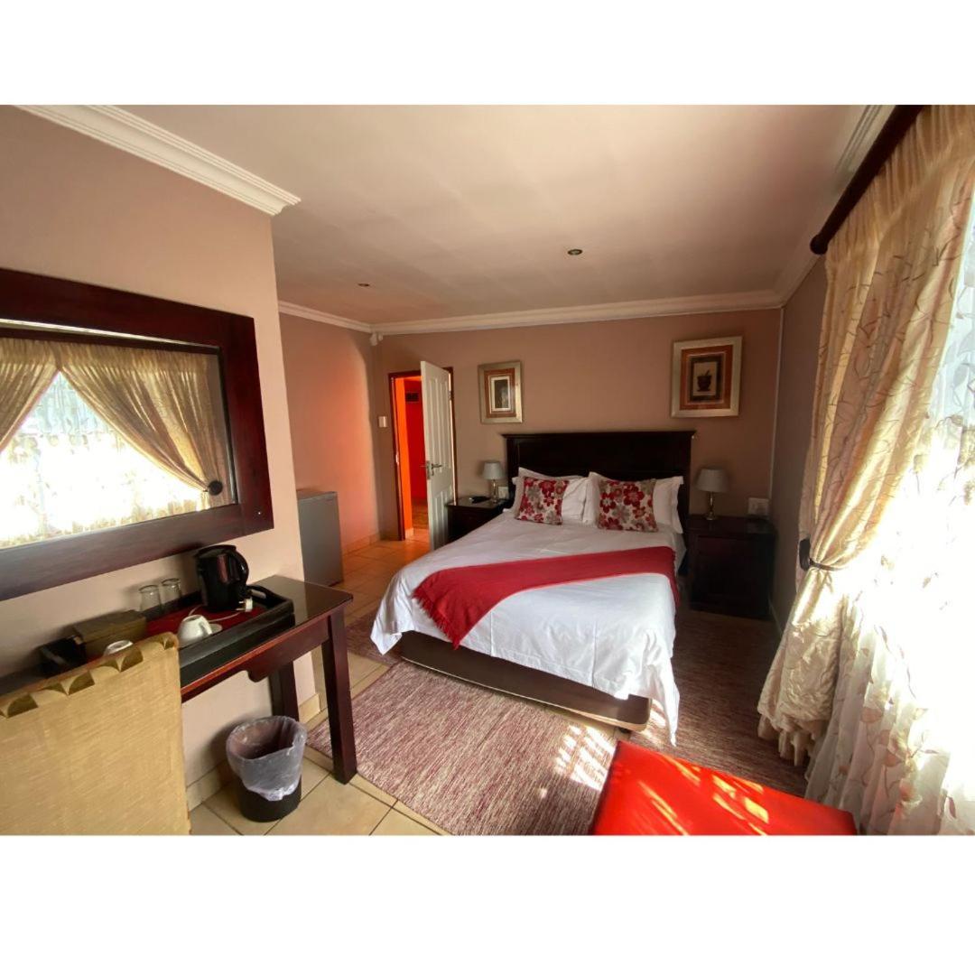 Madlula'S Guesthouse Pietermaritzburg Exterior photo